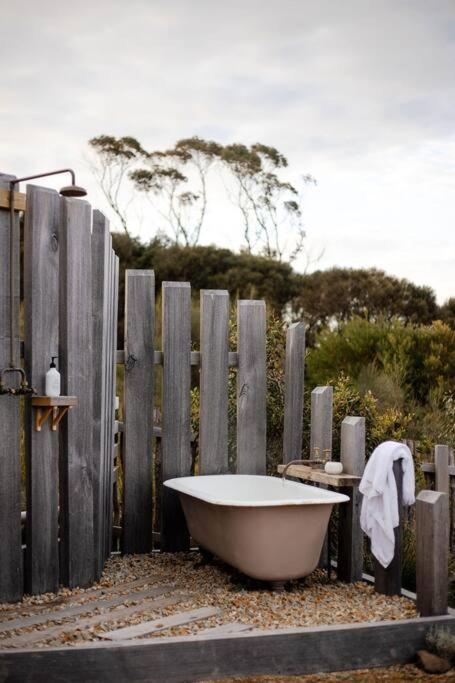 Bruny Boathouse Bed & Breakfast Alonnah Exterior photo